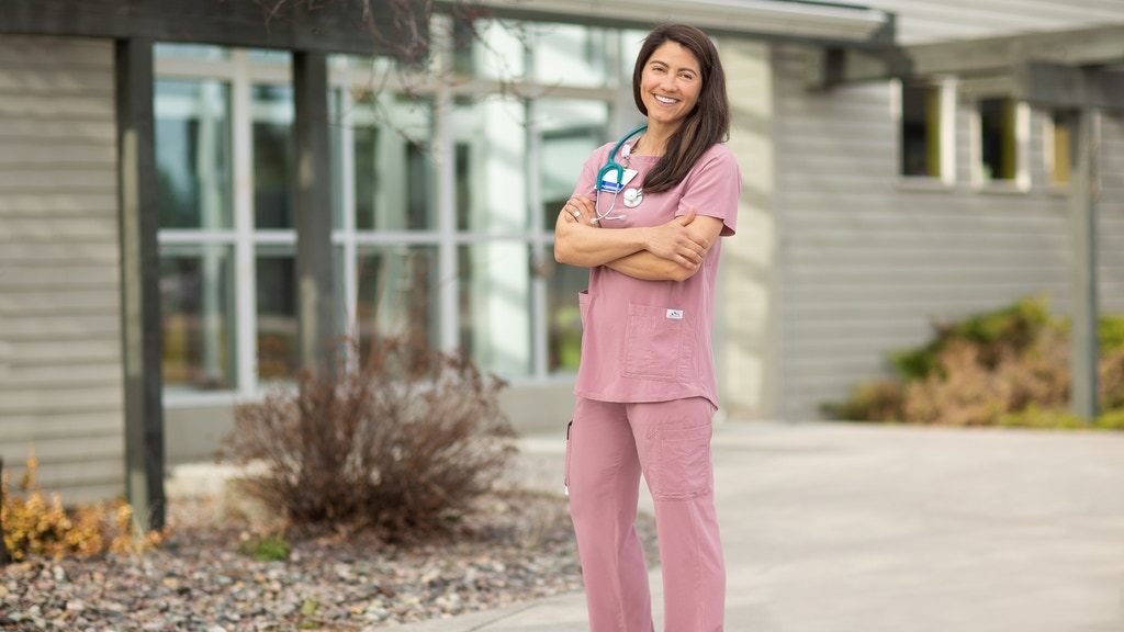 Sustainable Scrubs for Women in Medicine
