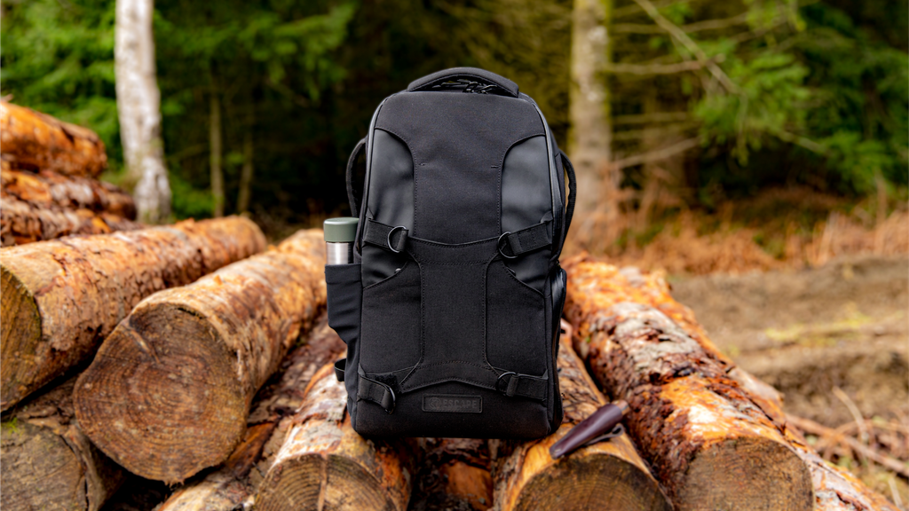 ESCAPE: Minimalist Bags for Pro Camera Gear