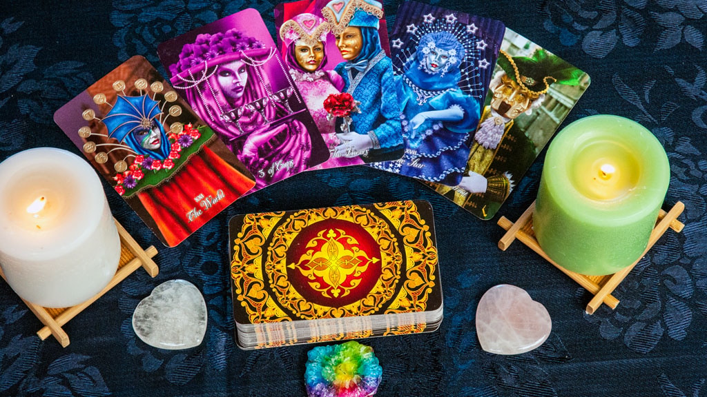 Venetian Carnival Tarot - Mastering the Art of Divination