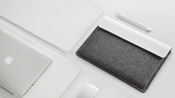 Minimal MacBook Sleeve & Leather Desk Pad – Make/100
